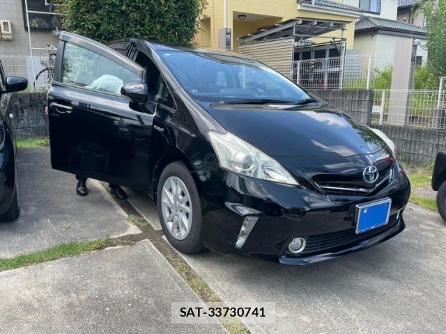 Toyota PRIUS ALPHA 2014-03 8131982-1