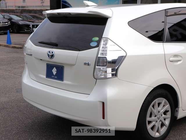 Toyota PRIUS ALPHA 2013-01 8131980-10