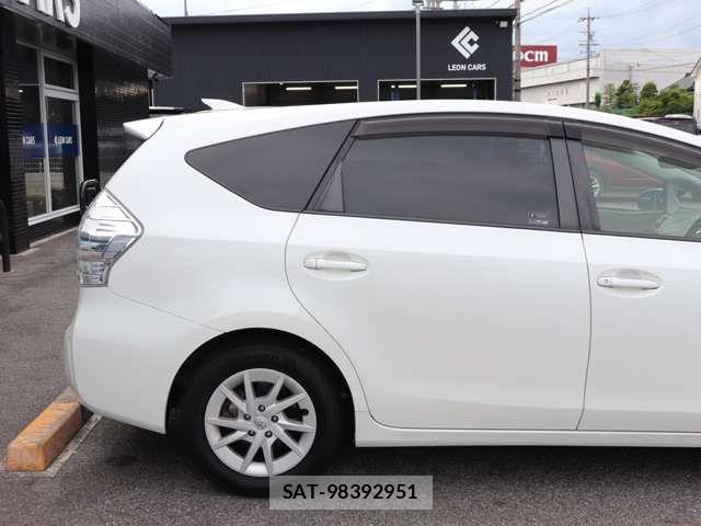 Toyota PRIUS ALPHA 2013-01 8131980-11