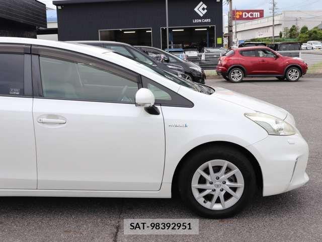 Toyota PRIUS ALPHA 2013-01 8131980-12