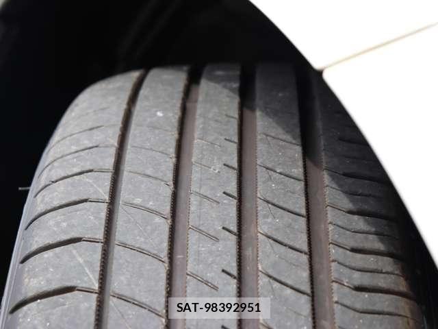 Toyota PRIUS ALPHA 2013-01 8131980-21
