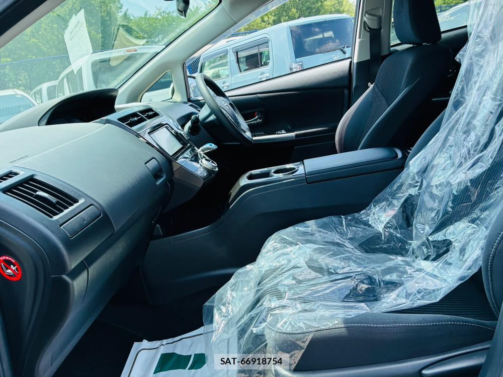 Toyota PRIUS ALPHA 2015-11 8111252-10