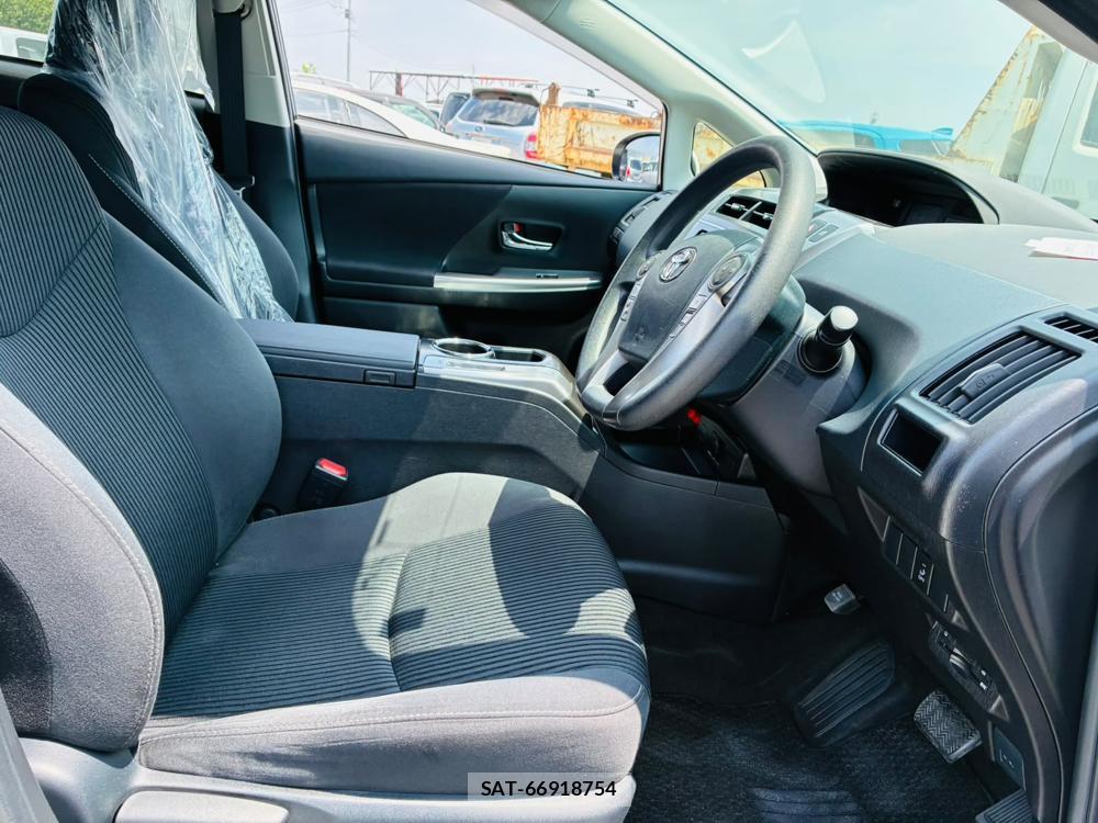 Toyota PRIUS ALPHA 2015-11 8111252-11