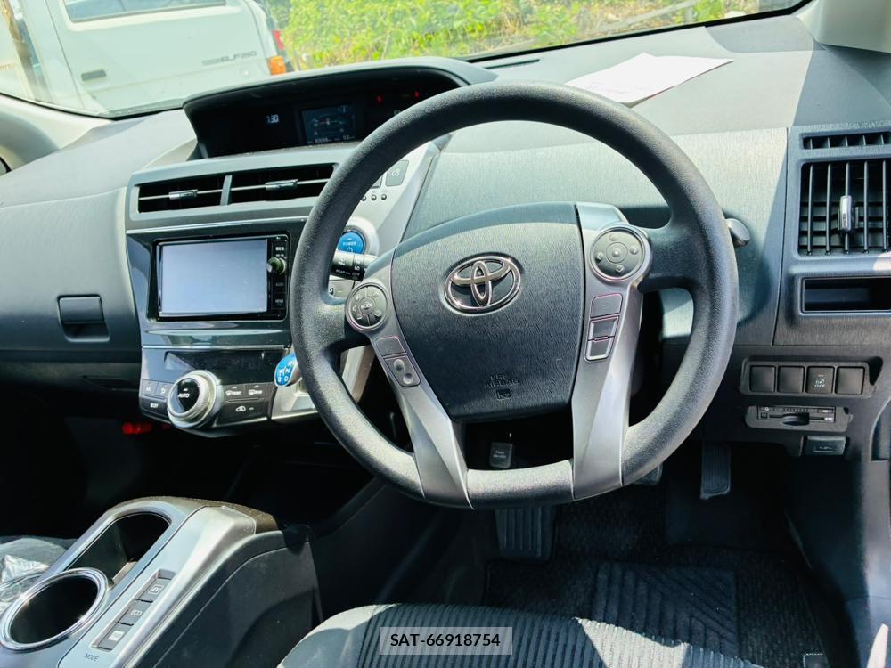 Toyota PRIUS ALPHA 2015-11 8111252-14