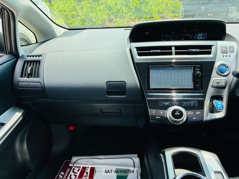Toyota PRIUS ALPHA 2015-11 8111252-16