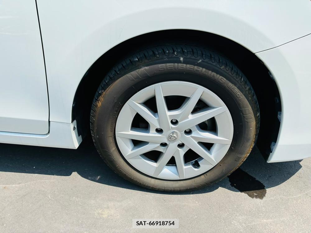 Toyota PRIUS ALPHA 2015-11 8111252-27