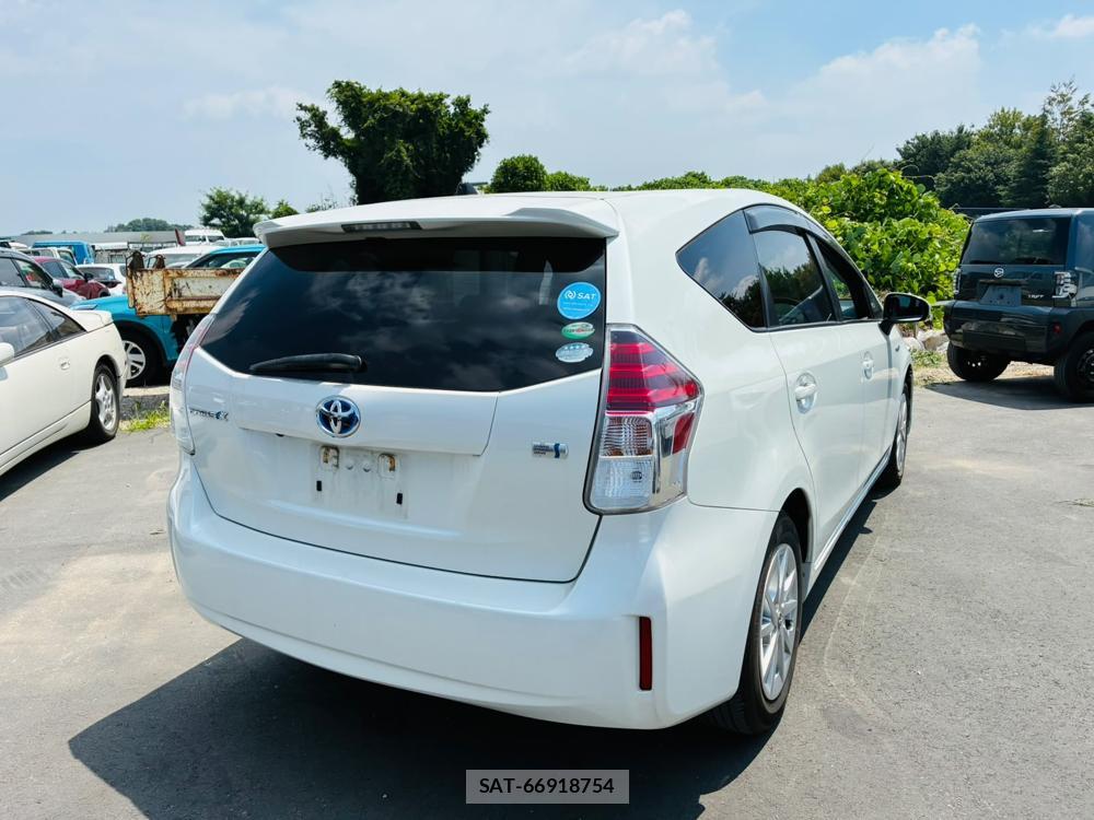 Toyota PRIUS ALPHA 2015-11 8111252-4