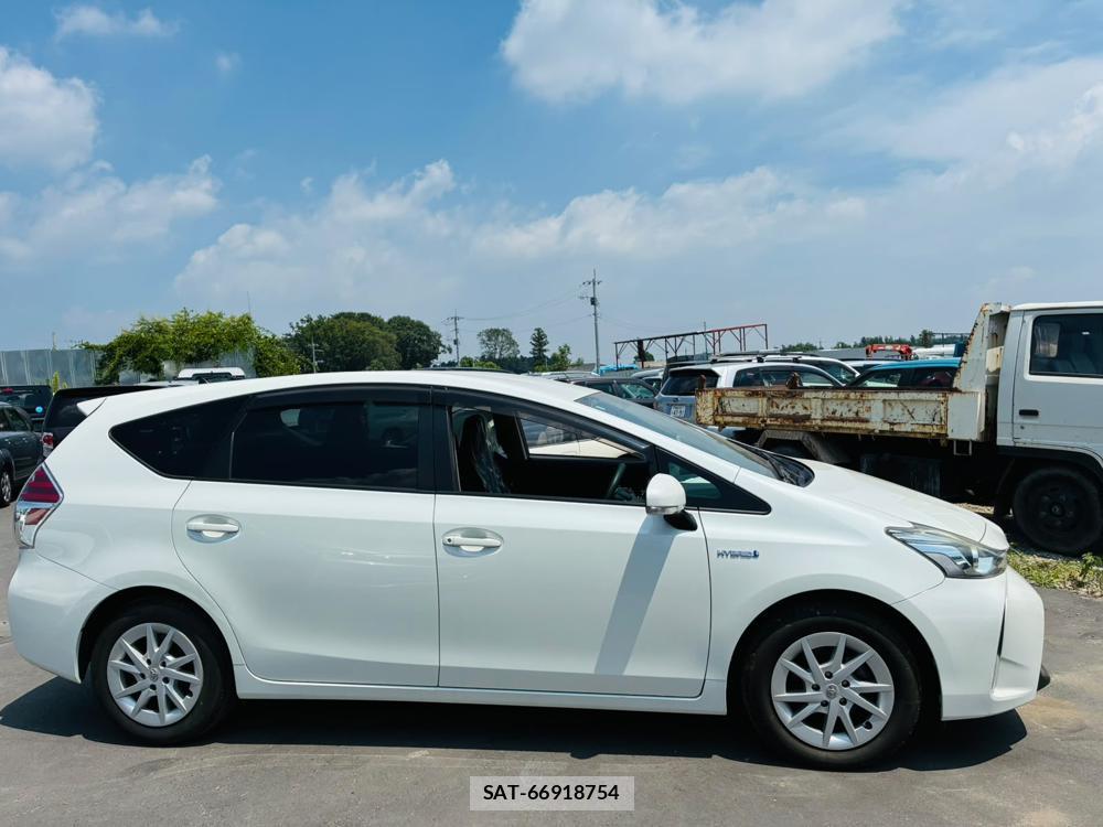 Toyota PRIUS ALPHA 2015-11 8111252-5