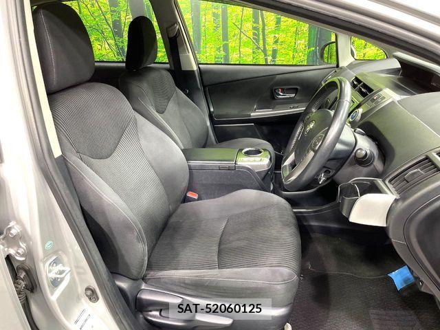 Toyota PRIUS ALPHA 2017-12 8146473-9