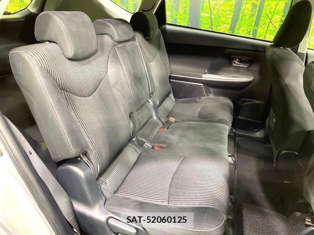 Toyota PRIUS ALPHA 2017-12 8146473-10