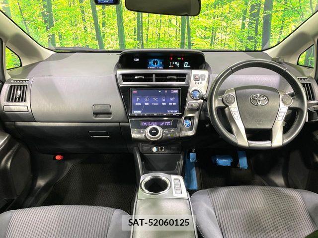 Toyota PRIUS ALPHA 2017-12 8146473-1