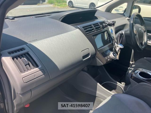 Toyota PRIUS ALPHA 2012-03 8209694-15