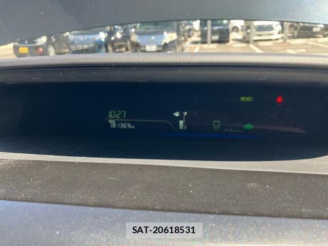 Toyota PRIUS ALPHA 2013-11 8209696-17