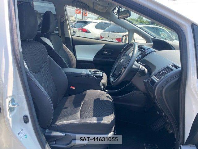 Toyota PRIUS ALPHA 2017-08 8209683-11