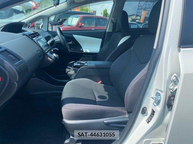 Toyota PRIUS ALPHA 2017-08 8209683-12