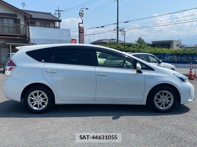Toyota PRIUS ALPHA 2017-08 8209683-4