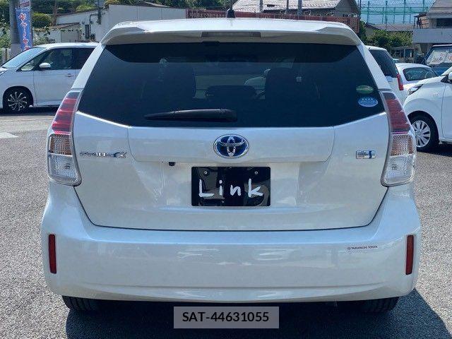 Toyota PRIUS ALPHA 2017-08 8209683-6