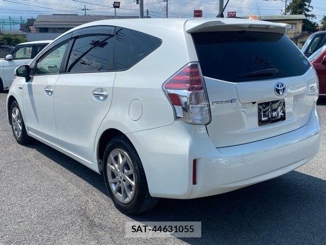 Toyota PRIUS ALPHA 2017-08 8209683-7