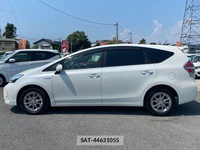 Toyota PRIUS ALPHA 2017-08 8209683-8