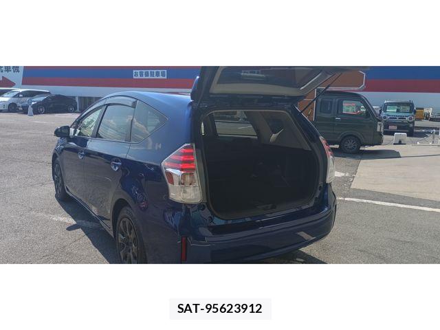 Toyota PRIUS ALPHA 2016-11 8209686-13