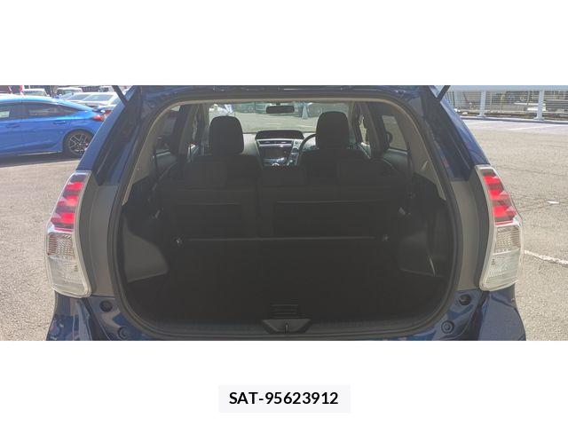 Toyota PRIUS ALPHA 2016-11 8209686-14
