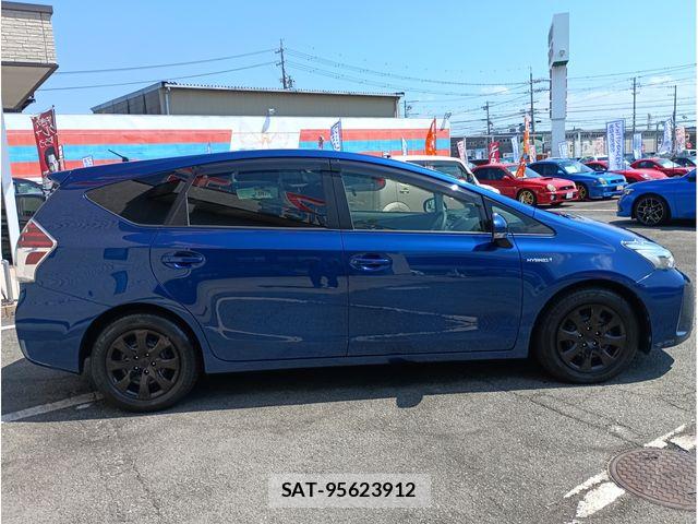 Toyota PRIUS ALPHA 2016-11 8209686-7