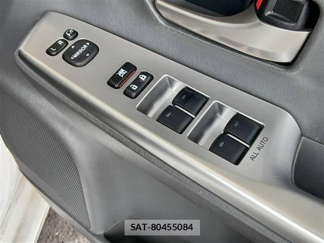 Toyota PRIUS ALPHA 2012-03 8209685-18