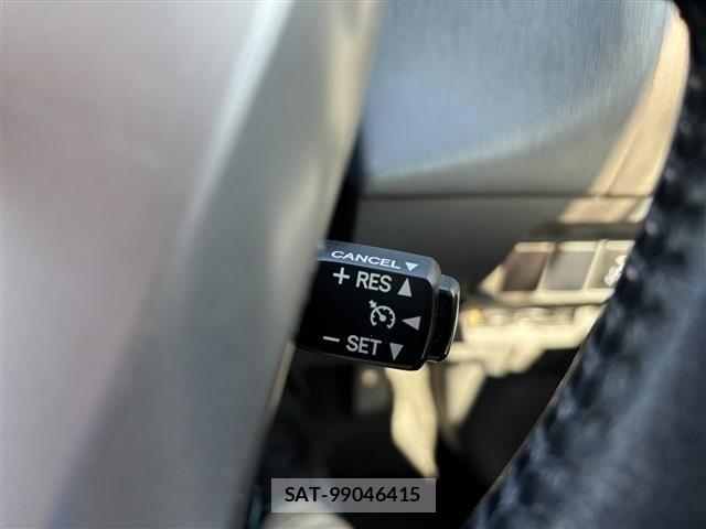 Toyota PRIUS ALPHA 2012-10 8209687-10