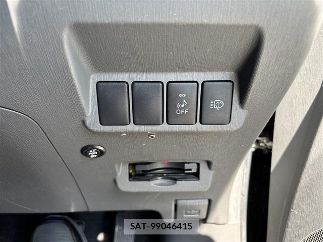 Toyota PRIUS ALPHA 2012-10 8209687-11
