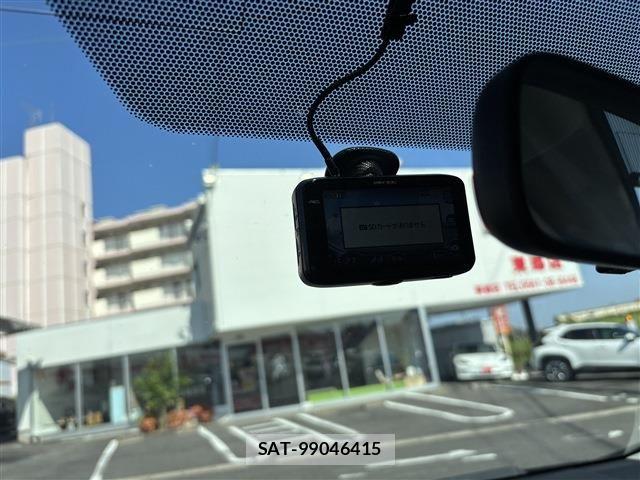 Toyota PRIUS ALPHA 2012-10 8209687-12