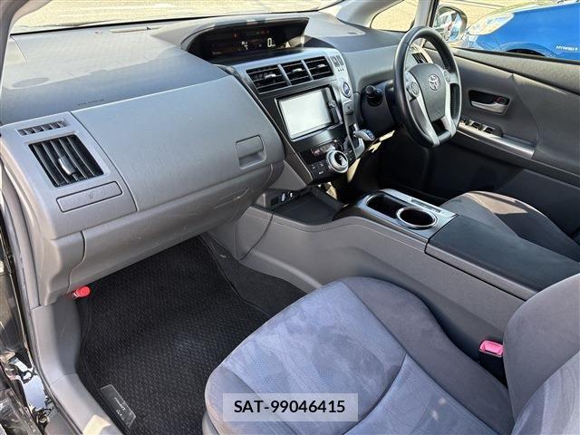 Toyota PRIUS ALPHA 2012-10 8209687-15