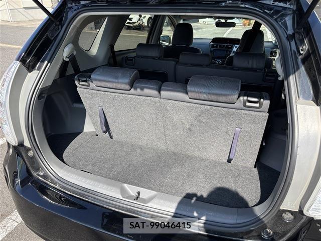 Toyota PRIUS ALPHA 2012-10 8209687-16