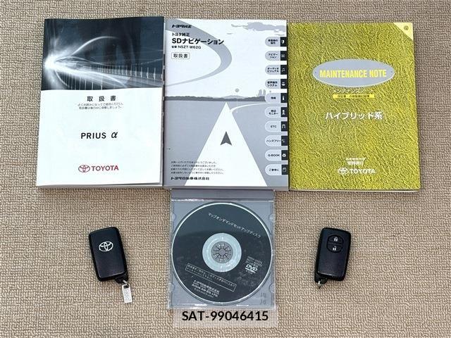 Toyota PRIUS ALPHA 2012-10 8209687-18