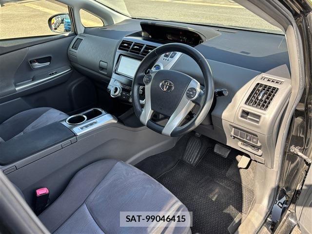 Toyota PRIUS ALPHA 2012-10 8209687-5