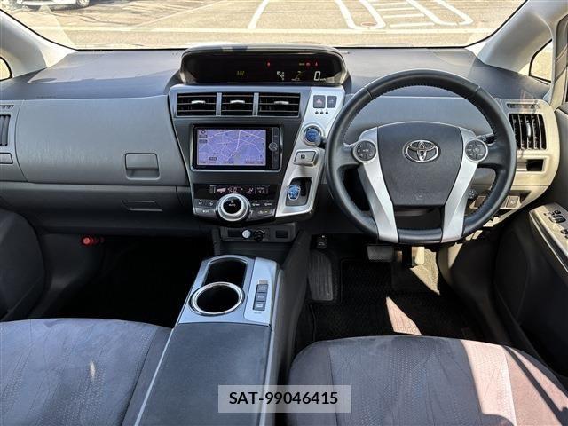 Toyota PRIUS ALPHA 2012-10 8209687-6