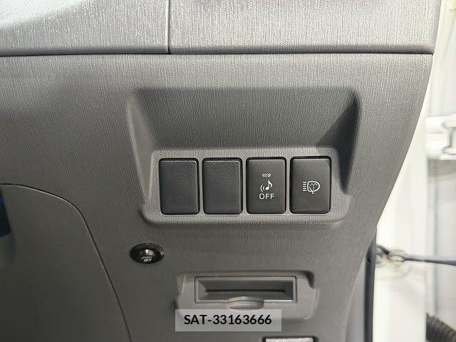 Toyota PRIUS ALPHA 2012-01 8209689-13