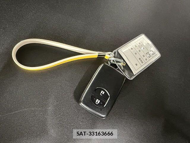 Toyota PRIUS ALPHA 2012-01 8209689-18