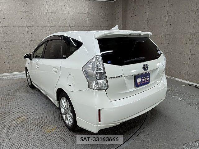 Toyota PRIUS ALPHA 2012-01 8209689-2