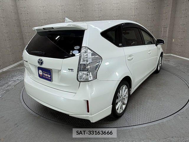 Toyota PRIUS ALPHA 2012-01 8209689-3