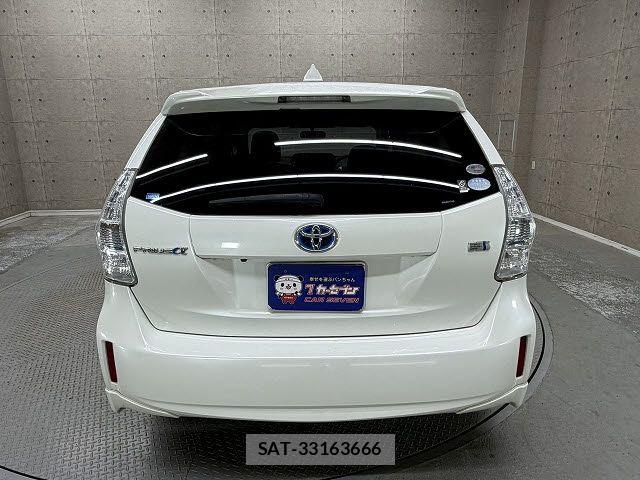 Toyota PRIUS ALPHA 2012-01 8209689-4
