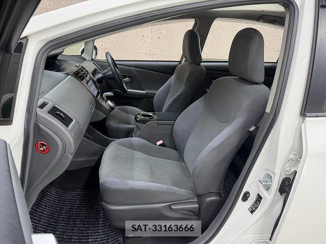 Toyota PRIUS ALPHA 2012-01 8209689-7