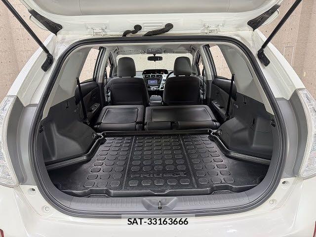 Toyota PRIUS ALPHA 2012-01 8209689-8