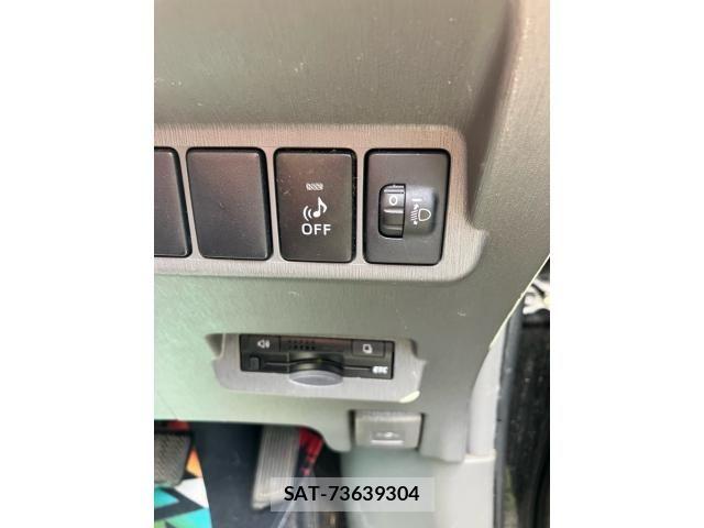 Toyota PRIUS ALPHA 2012-03 8209697-17