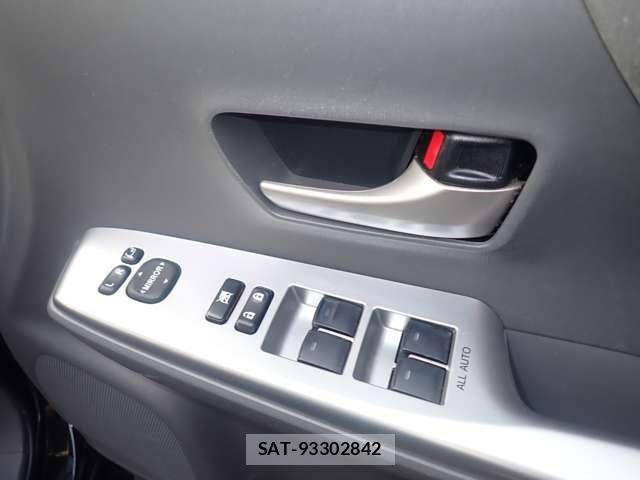 Toyota PRIUS ALPHA 2012-10 8209688-11