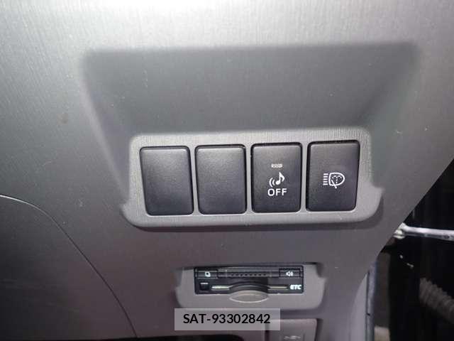 Toyota PRIUS ALPHA 2012-10 8209688-12