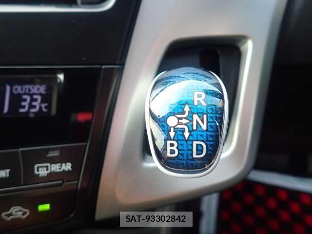 Toyota PRIUS ALPHA 2012-10 8209688-15