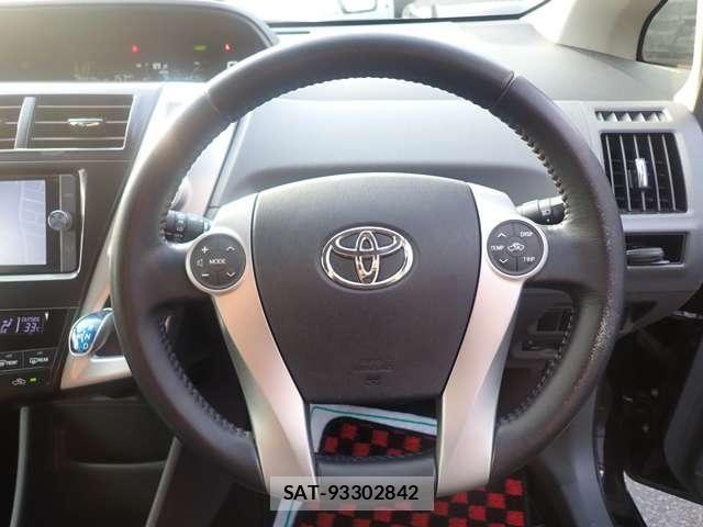 Toyota PRIUS ALPHA 2012-10 8209688-16