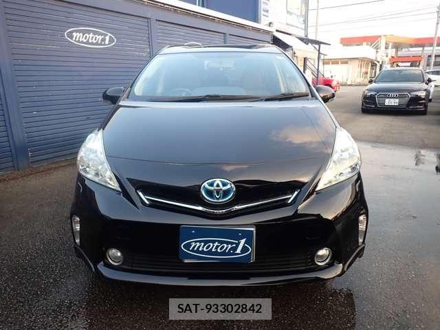 Toyota PRIUS ALPHA 2012-10 8209688-1