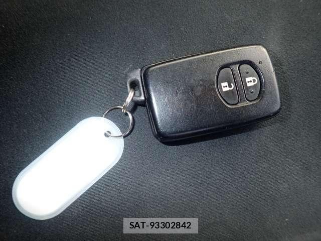Toyota PRIUS ALPHA 2012-10 8209688-20