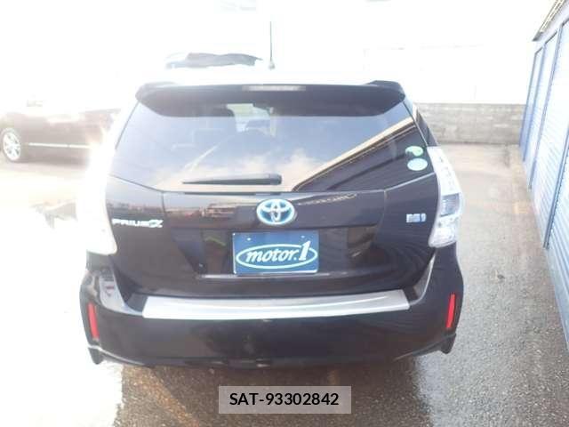 Toyota PRIUS ALPHA 2012-10 8209688-3